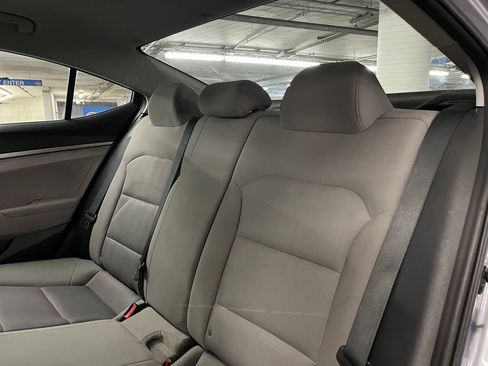 Used 2017 Hyundai Elantra SE image 16