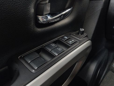 Used 2021 Nissan Titan SV w/ SV Convenience Package AWD/4WD image 27