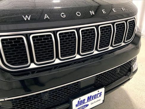 Used 2022 Jeep Wagoneer Series II w/ Premium Group I AWD/4WD image 7