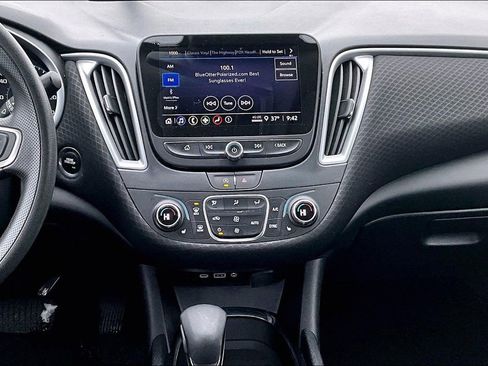 Used 2023 Chevrolet Malibu LT image 9