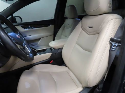 Used 2019 Cadillac XT5 FWD image 14