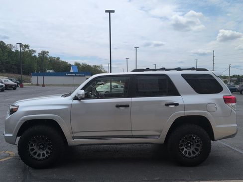 Used 2013 Toyota 4Runner Limited AWD/4WD image 5