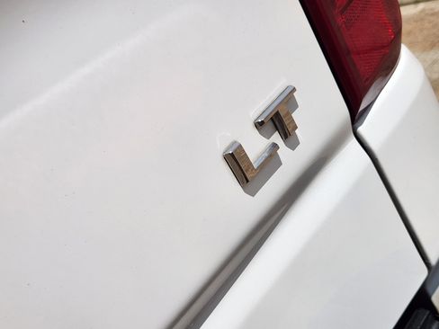 Used 2022 Chevrolet Silverado 1500 LT RWD image 8