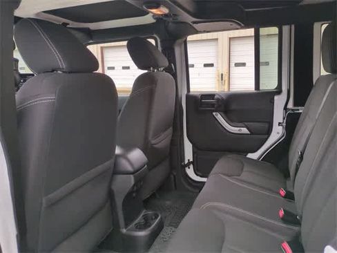 Used 2015 Jeep Wrangler Unlimited Sahara w/ Connectivity Group image 19