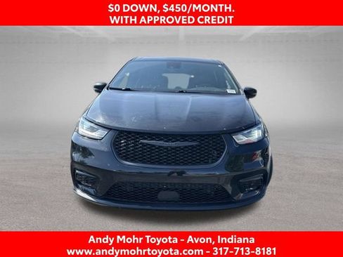 Used 2024 Chrysler Pacifica Limited FWD image 3