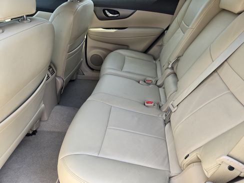 Used 2015 Nissan Rogue SV FWD image 37