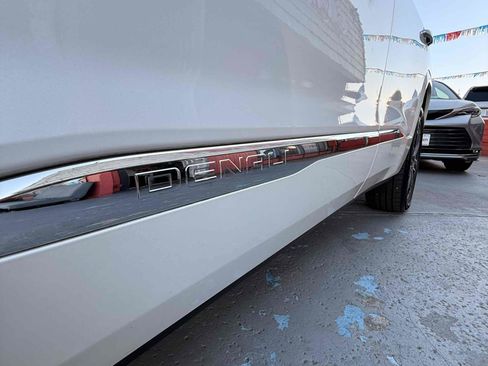 Used 2017 GMC Acadia Denali image 33