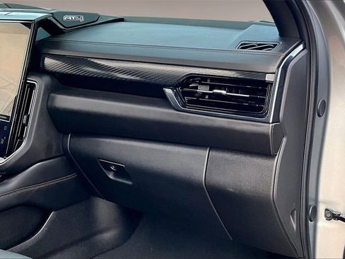 Used 2025 GMC Yukon XL AT4 w/ AT4 Premium Package image 16