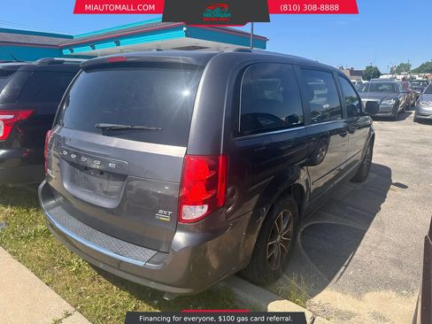 Used 2017 Dodge Grand Caravan SXT w/ Rear Park Assist Package FWD image 4