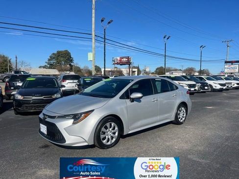 Used 2020 Toyota Corolla LE image 2