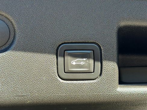 Used 2019 Chevrolet Equinox LT w/ Sun & Navigation Package image 14