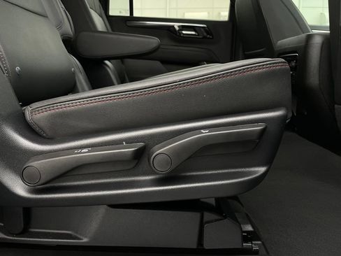Used 2025 Chevrolet Suburban RST w/ Comfort Package RWD image 34