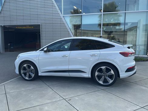 Used 2025 Audi Q4 e-tron Premium Plus w/ Premium Plus image 9