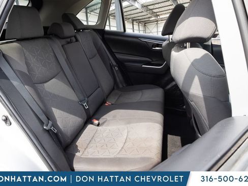 Used 2021 Toyota RAV4 XLE FWD image 17