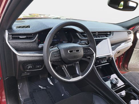 Certified 2023 Jeep Grand Cherokee Altitude AWD/4WD image 17