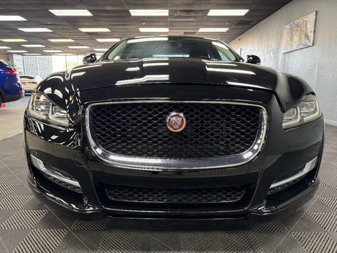 Used 2016 Jaguar XJ R-Sport image 3