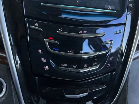 Used 2019 Cadillac Escalade ESV image 32