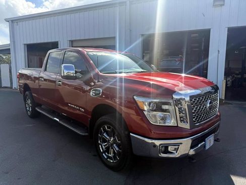 Used 2017 Nissan Titan SL w/ Chrome Package image 11