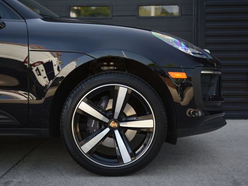 Certified 2026 Porsche Macan AWD/4WD image 41