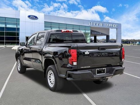 Used 2025 Chevrolet Colorado W/T RWD image 2