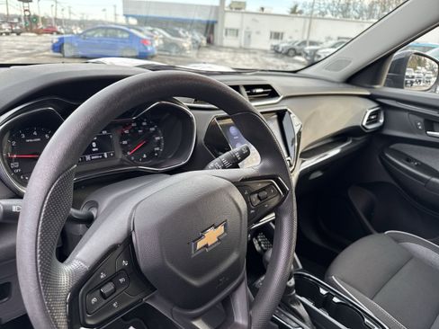 Used 2023 Chevrolet TrailBlazer LT w/ Convenience Package image 11
