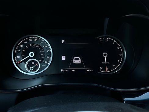 Used 2025 Genesis G70 2.5T image 40