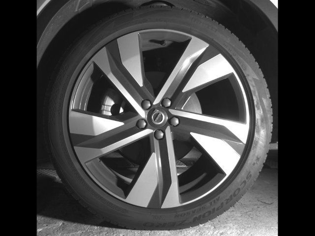 Used 2024 Volvo XC40 B5 Ultimate AWD/4WD image 9