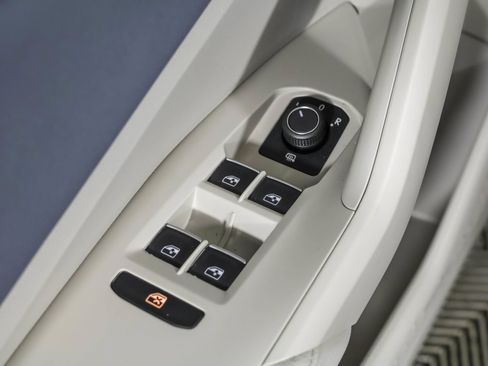 Used 2025 Volkswagen Jetta SE w/ Sunroof Package FWD image 35
