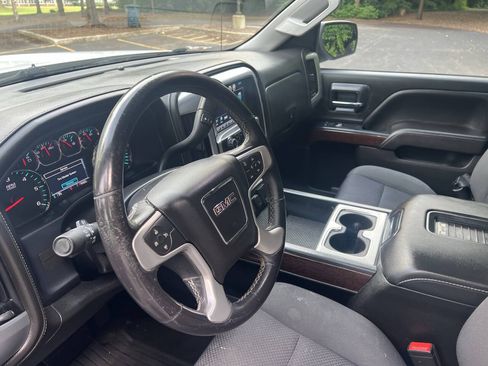 Used 2018 GMC Sierra 1500 SLE w/ Elevation Edition AWD/4WD image 11