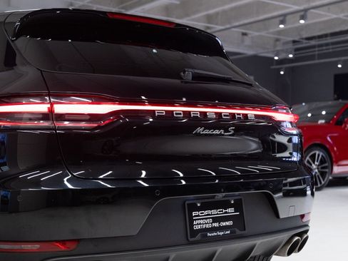 Certified 2021 Porsche Macan S AWD/4WD image 31