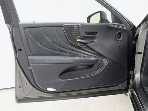 Used 2018 Lexus LS 500h AWD w/ Accessory Package (Z2) image 34