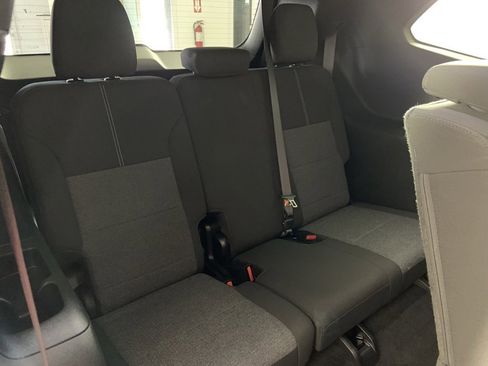 Used 2025 GMC Acadia Elevation image 17