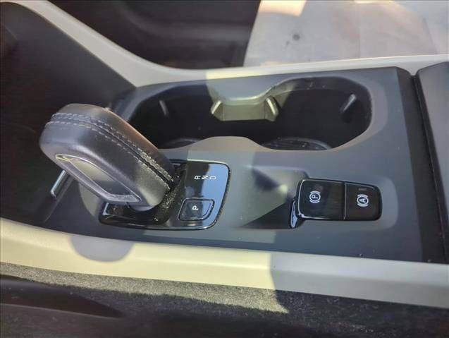 Used 2020 Volvo XC40 T5 Momentum AWD/4WD image 17