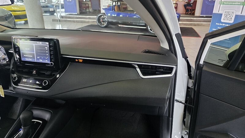 Used 2022 Toyota Corolla LE FWD image 22