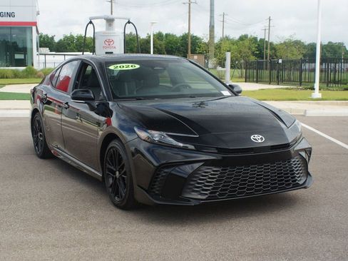 Used 2026 Toyota Camry SE FWD image 2