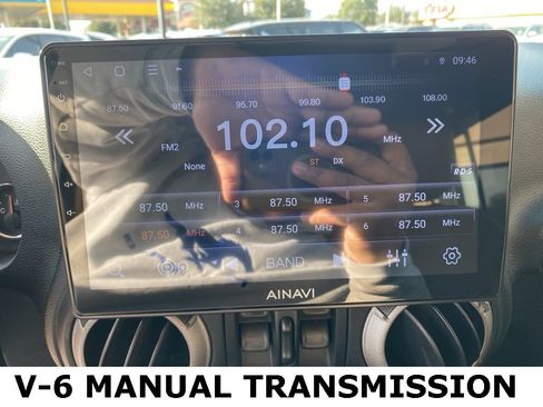 Used 2013 Jeep Wrangler Unlimited Sahara image 34