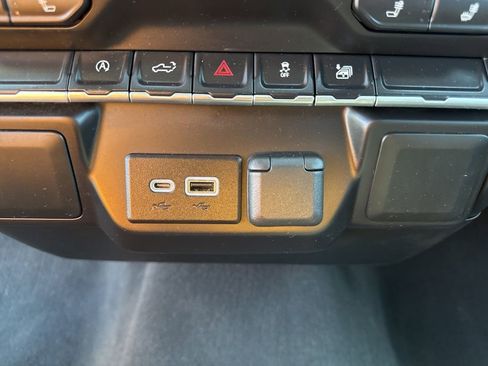 Used 2022 Chevrolet Silverado 1500 LT AWD/4WD image 42