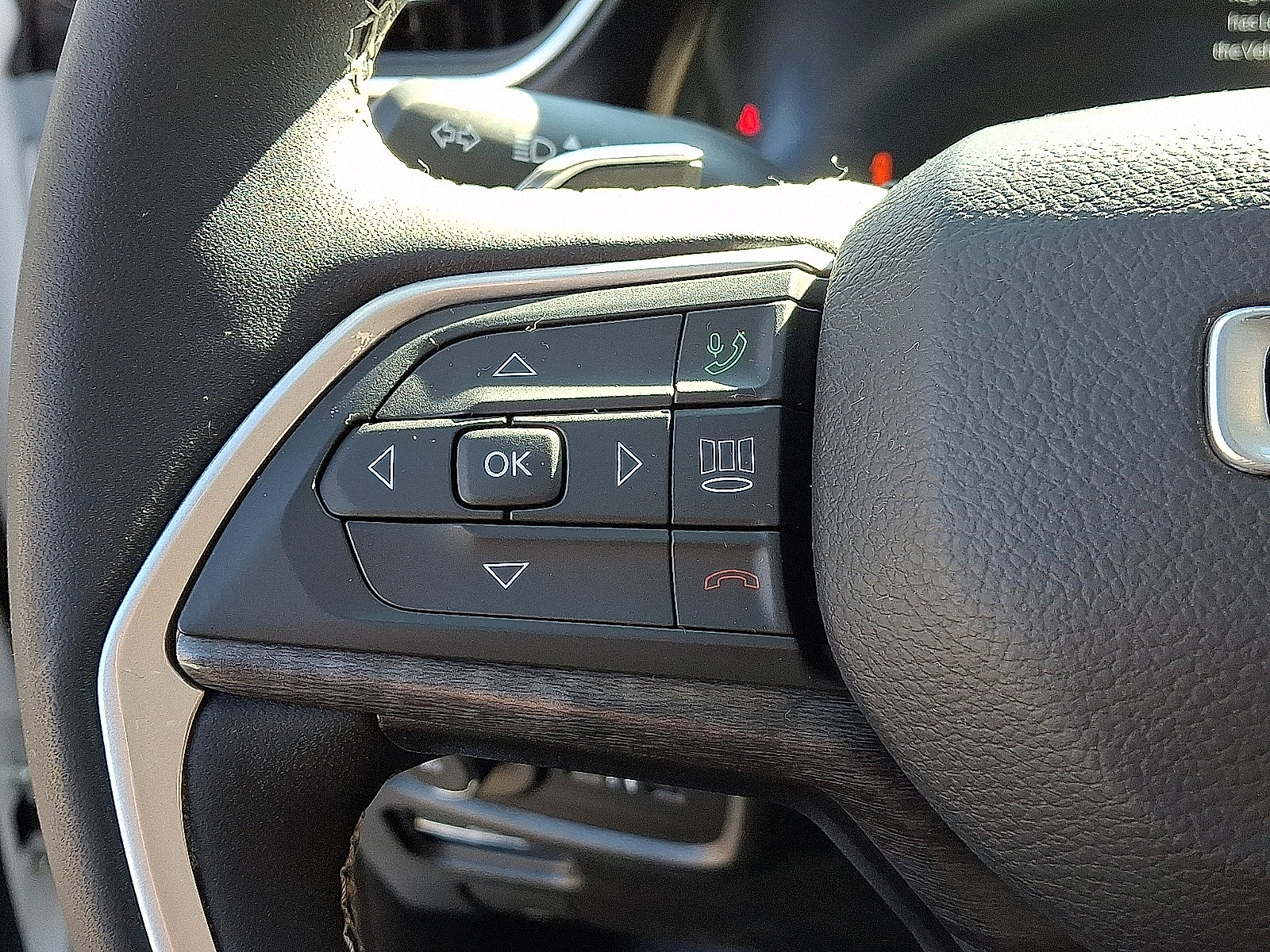Used 2023 Jeep Grand Cherokee L Limited AWD/4WD image 24