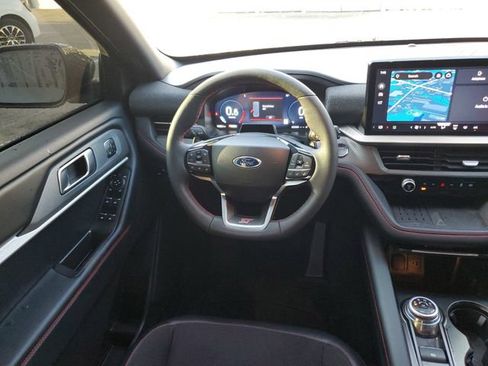 Used 2025 Ford Explorer ST RWD image 13