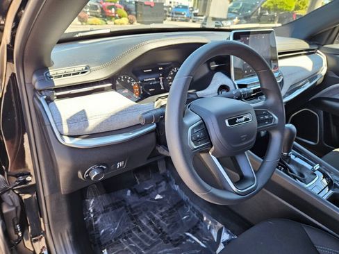 Used 2025 Jeep Compass Sport AWD/4WD image 17