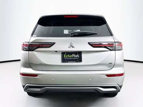 Used 2025 Mitsubishi Outlander SE image 7