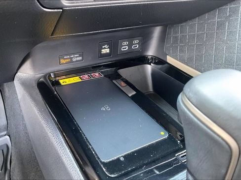 Used 2025 Toyota Camry XLE FWD image 15
