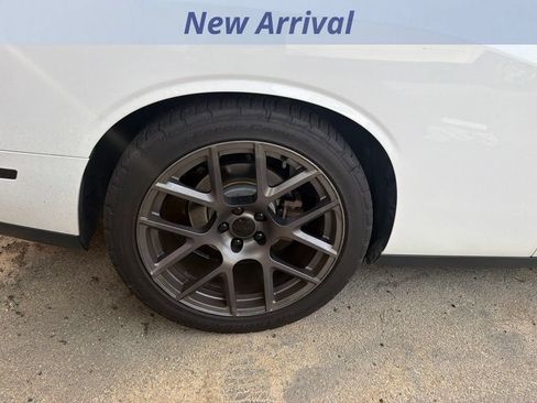 Used 2016 Dodge Challenger R/T RWD image 3