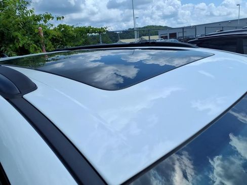 Used 2025 Chrysler Pacifica Limited FWD image 14