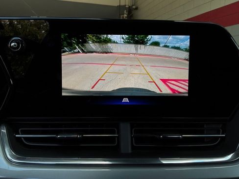 Used 2025 Chevrolet Trax LT FWD image 30