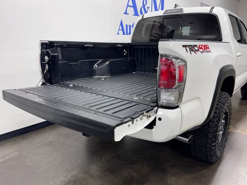 Used 2020 Toyota Tacoma TRD Off-Road w/ Technology Package image 21
