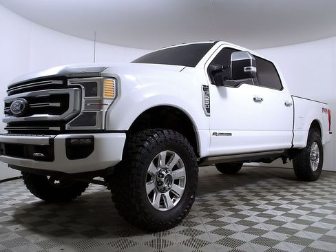 Used 2022 Ford F250 Platinum w/ FX4 Off-Road Package AWD/4WD image 2