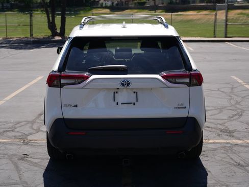 Used 2022 Toyota RAV4 LE AWD/4WD image 4