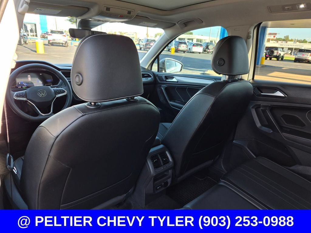Used 2023 Volkswagen Tiguan SE w/ Panoramic Sunroof Package FWD image 35