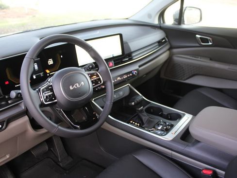New 2026 Kia Carnival EX FWD image 28
